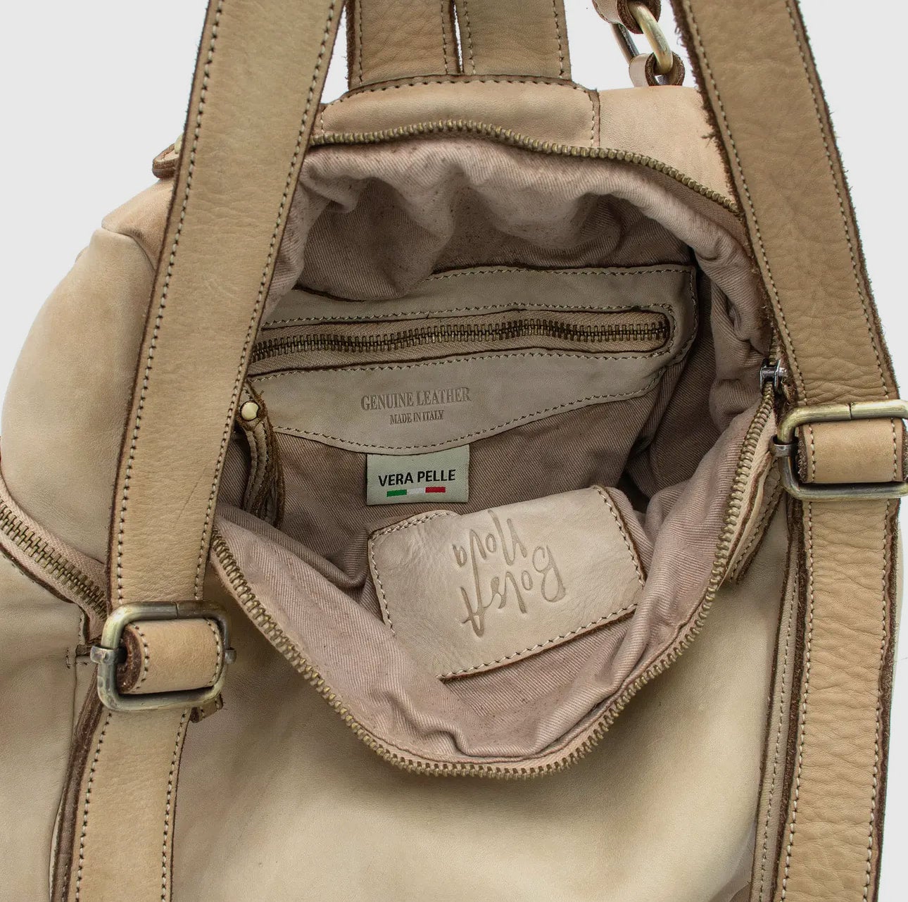 BOLSA NOVA MOMMA MIA LEATHER BACKPACK TAUPE Urban Grounds